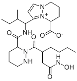 3-[1-[[[[2-[2-[(ヒドロキシカルバモイル)メチル]ヘキサノイル]ヘキサヒドロピリダジン]-3-イル]カルボニル]アミノ]-2-メチルブチル]ピラゾロ[1,2-a]ピリダジン-4-イウム-5-カルボキシラート 化学構造式