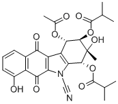 (1S)-1α-アセトキシ-1,2,3,4,6,11-ヘキサヒドロ-3α,7-ジヒドロキシ-3-メチル-6,11-ジオキソ-2β,4α-ビス[(2-メチルプロパノイル)オキシ]-5H-ベンゾ[b]カルバゾール-5-カルボニトリル 化学構造式