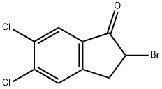2-BROMO-5,6-DICHLORO-2,3-DIHYDRO-1H-INDEN-1-ONE 化学構造式