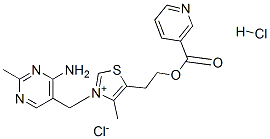 3-[(4-アミノ-2-メチル-5-ピリミジニル)メチル]-5-[2-(3-ピリジニルカルボニルオキシ)エチル]-4-メチルチアゾール-3-イウム·クロリド·塩酸塩 化学構造式