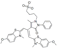2-[2-[2,3-dihydro-5-methyl-3-oxo-2-phenyl-1-(4-sulphonatobutyl)-1H-pyrazol-4-yl]-3-(6-methoxy-3-methyl-3H-benzothiazol-2-ylidene)prop-1-enyl]-6-methoxy-3-methylbenzothiazolium Struktur