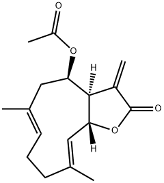(3aR,4R,6E,10E,11aR)-4-アセトキシ-3a,4,5,8,9,11a-ヘキサヒドロ-6,10-ジメチル-3-メチレンシクロデカ[b]フラン-2(3H)-オン 化学構造式