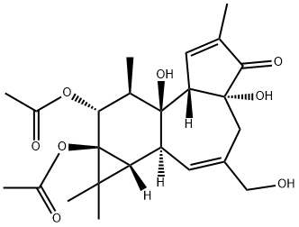 (1aR)-1,1aα,1bβ,4,4a,7aα,7b,8,9,9a-デカヒドロ-5-オキソ-3-(ヒドロキシメチル)-1,1,6,8α-テトラメチル-5H-シクロプロパ[3,4]ベンゾ[1,2-e]アズレン-4aβ,7bα,9β,9aα-テトラオール9,9a-ジアセタート 化学構造式