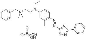 N-[2-[エチル[3-メチル-4-[(3-フェニル-1,2,4-チアジアゾール-5-イル)アゾ]フェニル]アミノ]エチル]-N,N-ジメチルベンゼンメタンアミニウム・二水素ホスファート 化学構造式