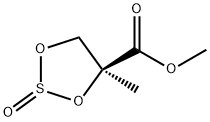 (4S)-4-メチル-2-オキソ-[1,3,2]ジオキサチオラン-4-カルボン酸メチルエステル 化学構造式