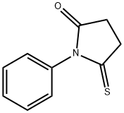 1-フェニル-2-チオキソピロリジン-5-オン 化学構造式