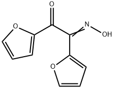 1,2-Di(2-furanyl)-2-hydroxyiminoethan-1-one Struktur