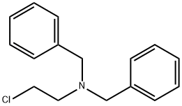(2-クロロエチル)ジベンジルアミン 化学構造式