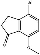 4-ブロモ-7-メトキシ-2,3-ジヒドロ-1H-インデン-1-オン 化学構造式