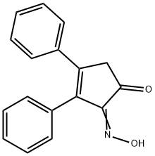 (2E)-2-hydroxyimino-3,4-diphenyl-cyclopent-3-en-1-one Struktur