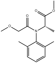rac-(R*)-2-[N-(2,6-ジメチルフェニル)-N-(メトキシアセチル)アミノ]プロピオン酸メチル 化学構造式