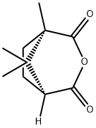 (1R,5S)-1,8,8-トリメチル-3-オキサビシクロ[3.2.1]オクタン-2,4-ジオン 化学構造式