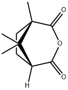 (1S,5R)-1,8,8-トリメチル-3-オキサビシクロ[3.2.1]オクタン-2,4-ジオン 化学構造式