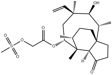 2-[(Methylsulfonyl)oxy]acetic acid (3aS,4R,5S,6S,8R,9R,9aR,10R)-6-ethenyldecahydro-5-hydroxy-4,6,9,10-tetramethyl-1-oxo-3a,9-propano-3aH-cyclopentacycloocten-8-yl ester 化学構造式