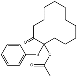 2-アセチルオキシ-2-(フェニルチオ)シクロドデカノン 化学構造式