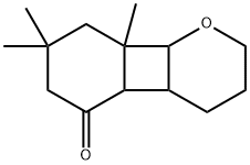 octahydro-7,7,8a-trimethyl-2H-benzo[3,4]cyclobuta[1,2-b]pyran-5(8H)-one  Struktur