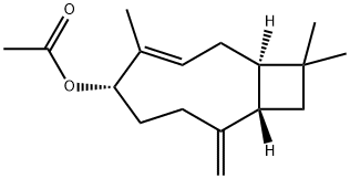 (1R,1β,5S,9S,9α)-4,11,11-トリメチル-8-メチレンビシクロ[7.2.0]ウンデカ-3-エン-5-オールアセタート 化学構造式
