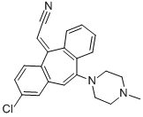 (Z)-[2-クロロ-10-(4-メチルピペラジン-1-イル)-5H-ジベンゾ[a,d]シクロヘプテン-5-イリデン]アセトニトリル 化学構造式