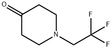 1-(2,2,2-トリフルオロエチル)ピペリジン-4-オン 化学構造式