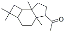 1-[(デカヒドロ-2,2,4a,7a-テトラメチル-1H-シクロブタ[e]インデン)-5-イル]エタノン 化学構造式