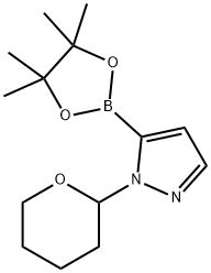 1-(テトラヒドロピラン-2-イル)-5-(4,4,5,5-テトラメチル-1,3,2-ジオキサボロラン-2-イル)ピラゾール 化学構造式