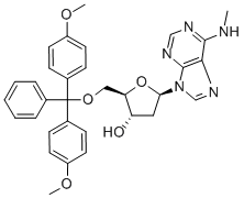 5'-O-[ビス(4-メトキシフェニル)フェニルメチル]-2'-デオキシ-N-メチルアデノシン 化学構造式